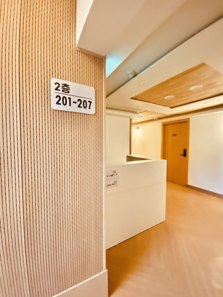 구미 모텔 달방 월세 스테이라움 2층 입구